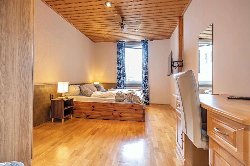 Vienna Spacious 2BR Apt Long Stay