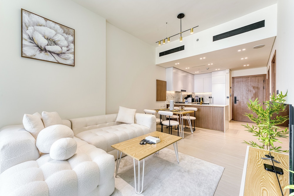 PVH - Vibrant 1BR in Binghatti Amber