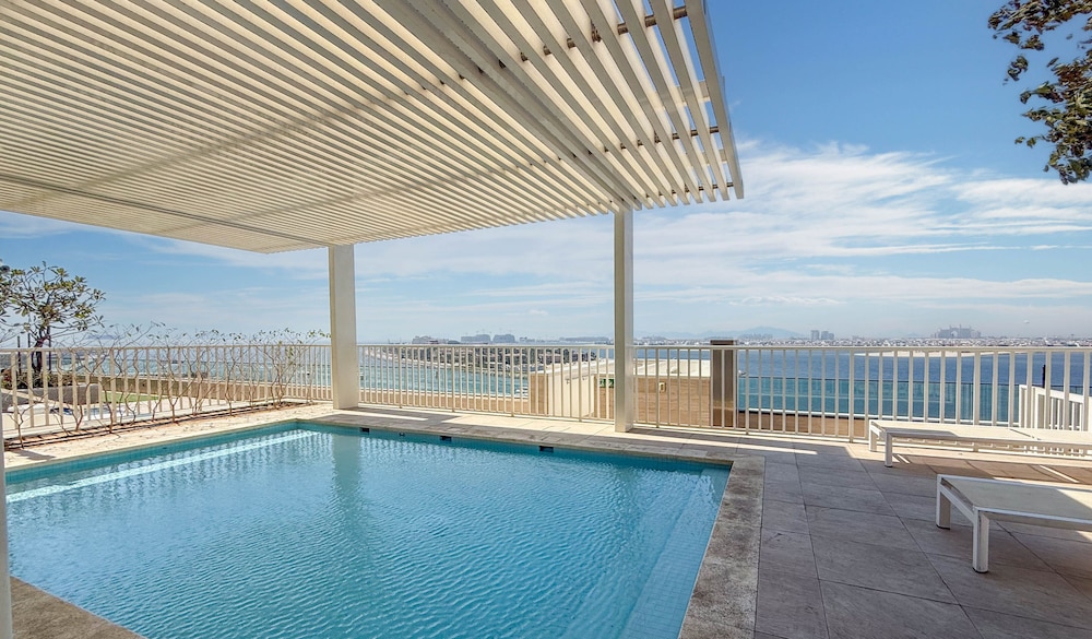 LUX The Beach Vista Dubai Eye View Suite