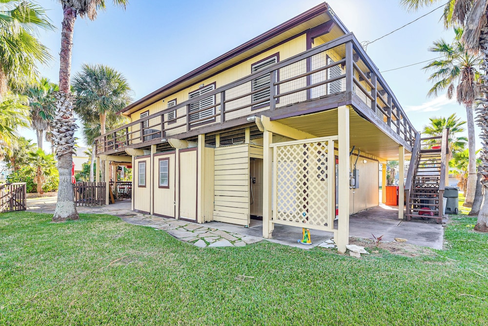 Private Pool, Deck & Patio: Galveston Oasis!