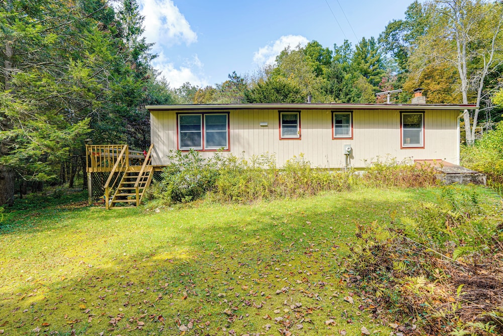 Quiet All-season Creekside Escape in Upstate!