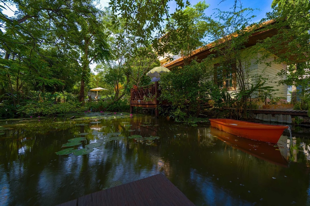 Fantastic Resort Near Town Location BS88