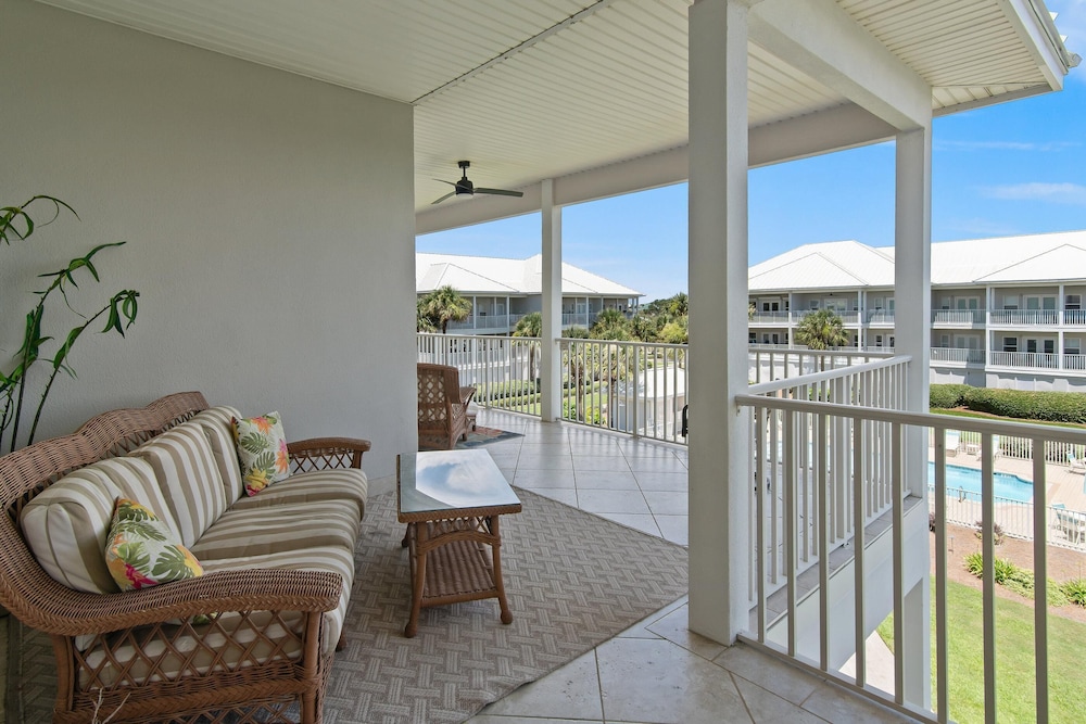 Pavilion Palms 203c