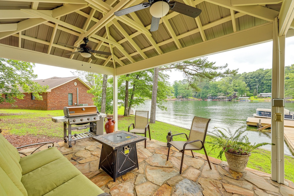 Waterfront Gem on Lake Martin w/ Kayaks & Dock!