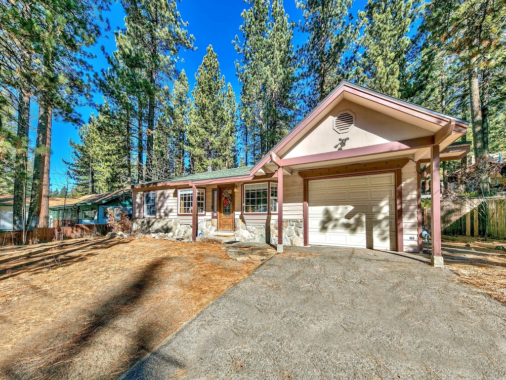 2556h Lazy Bear's Den 2 Bedroom Cottage by RedAwning view 5