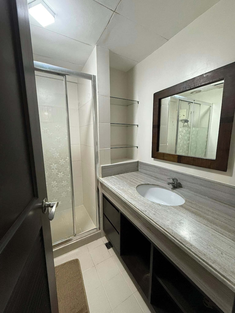 Alabang Condo by Lyre