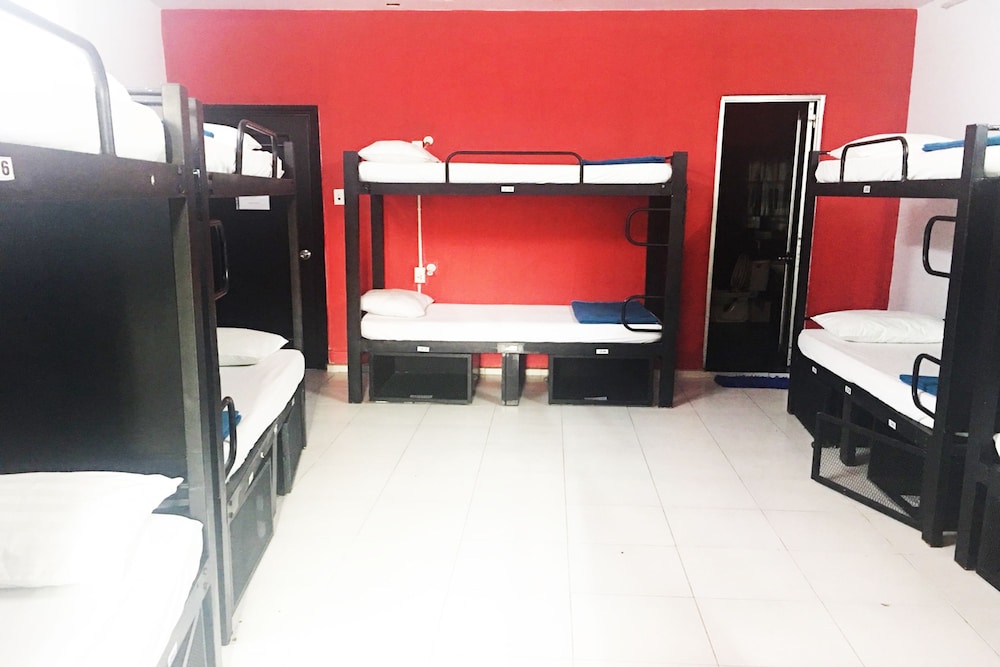 Hangout Hostel HCM