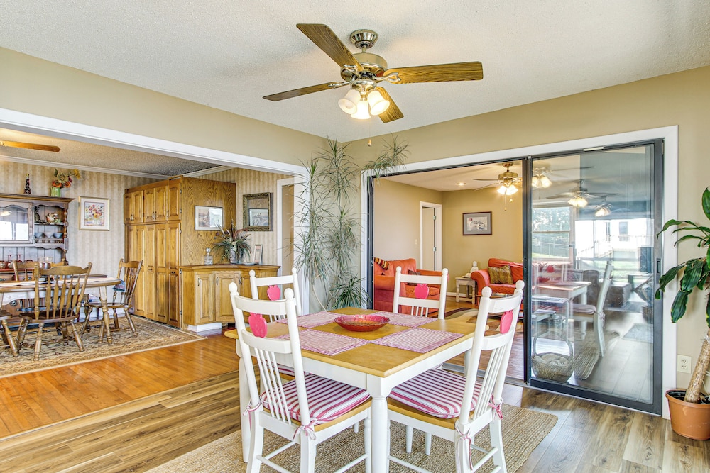 Boat Ramp & Dock: Lake Greenwood Getaway!
