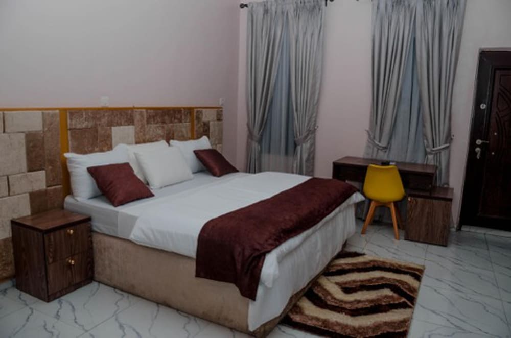 Stunning 3-bed House in Sapele view 5