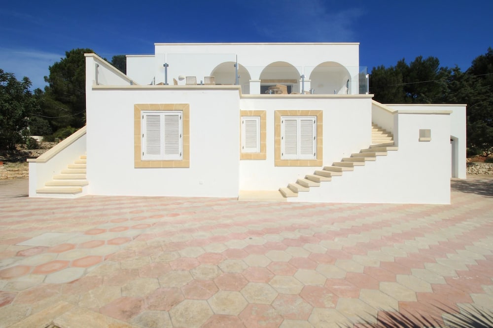 Perla Bianca Luxe Villa