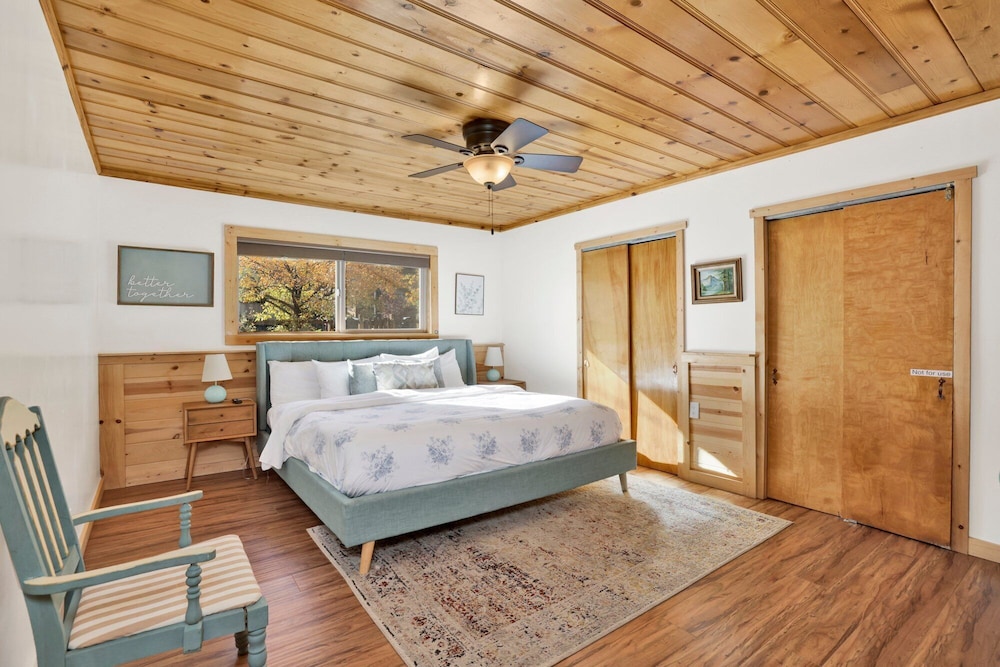 Entertainment Cabin #610