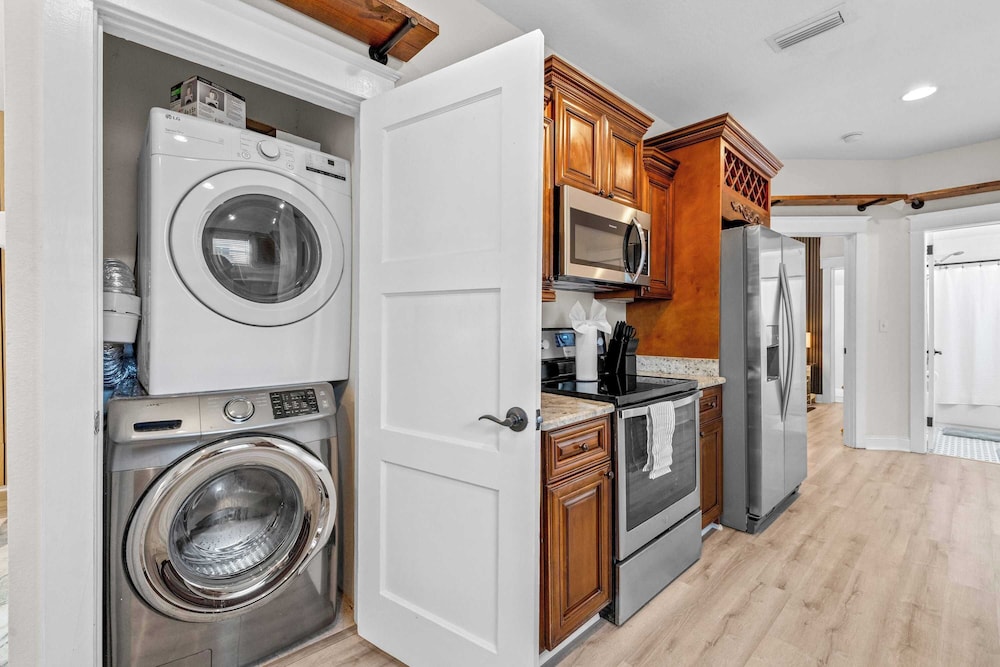 Barefoot Bungalow For 4