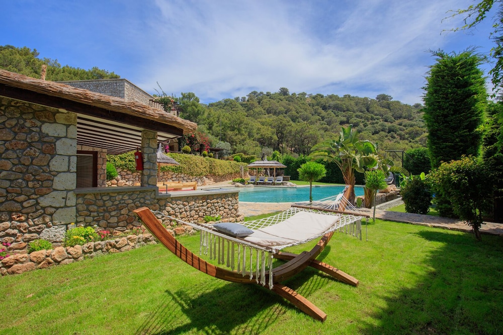 Private Island-Style Ultra Luxury Villa Estate