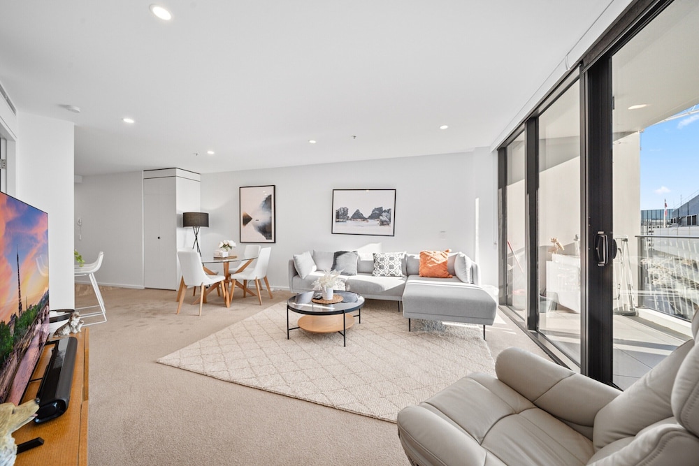 Stylish 2-bed Apartment in Canberra CBD