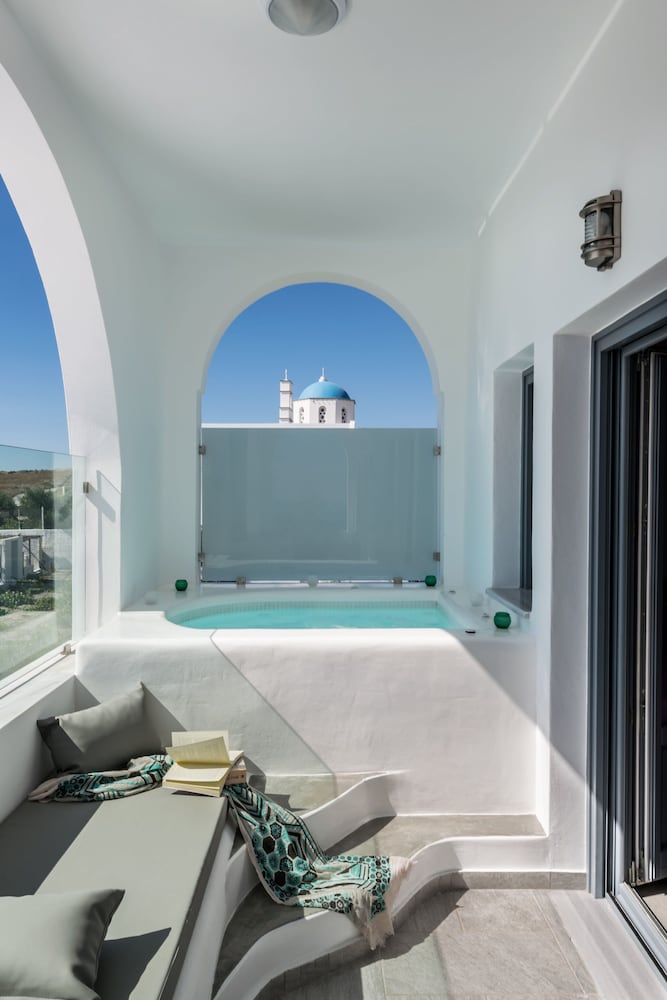 Aspronisi Luxury Villa