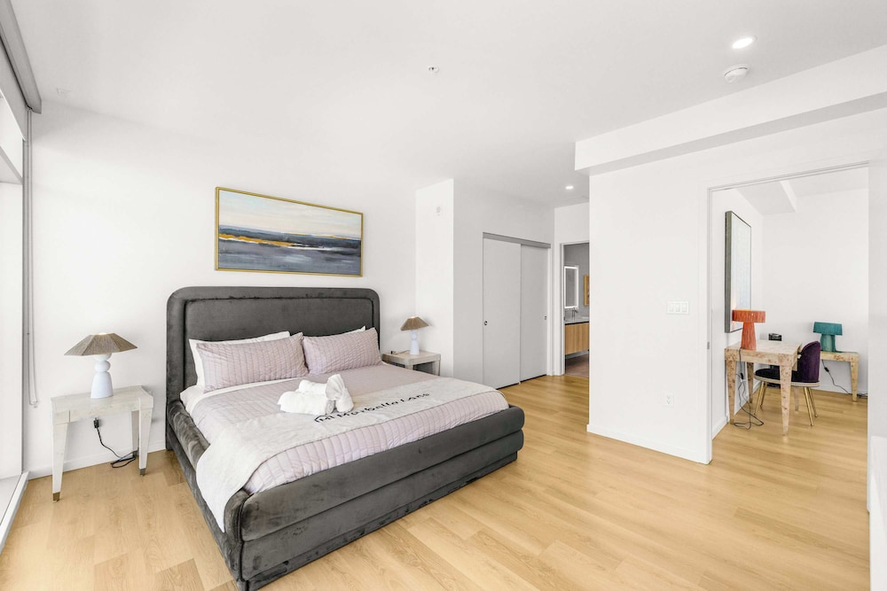 @marbella Lane - Chic 2BR Penthouse w/ Ocean Views