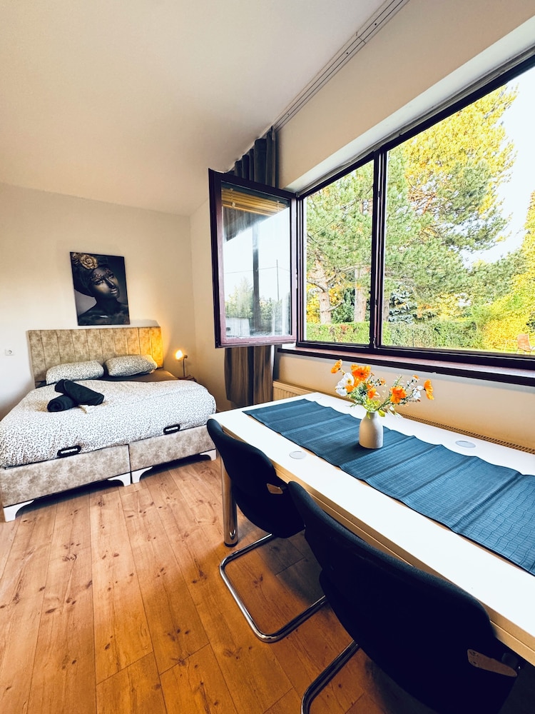 Spacious Budget Home Garden Stay