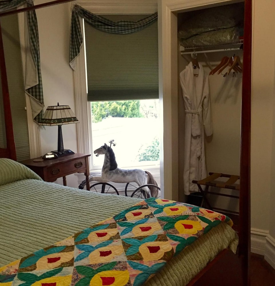 New Bern Vacations - Hanna House Bed  Breakfast - Property Image 37