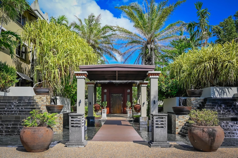 Palm View- 9 Pools BBQ Gym
