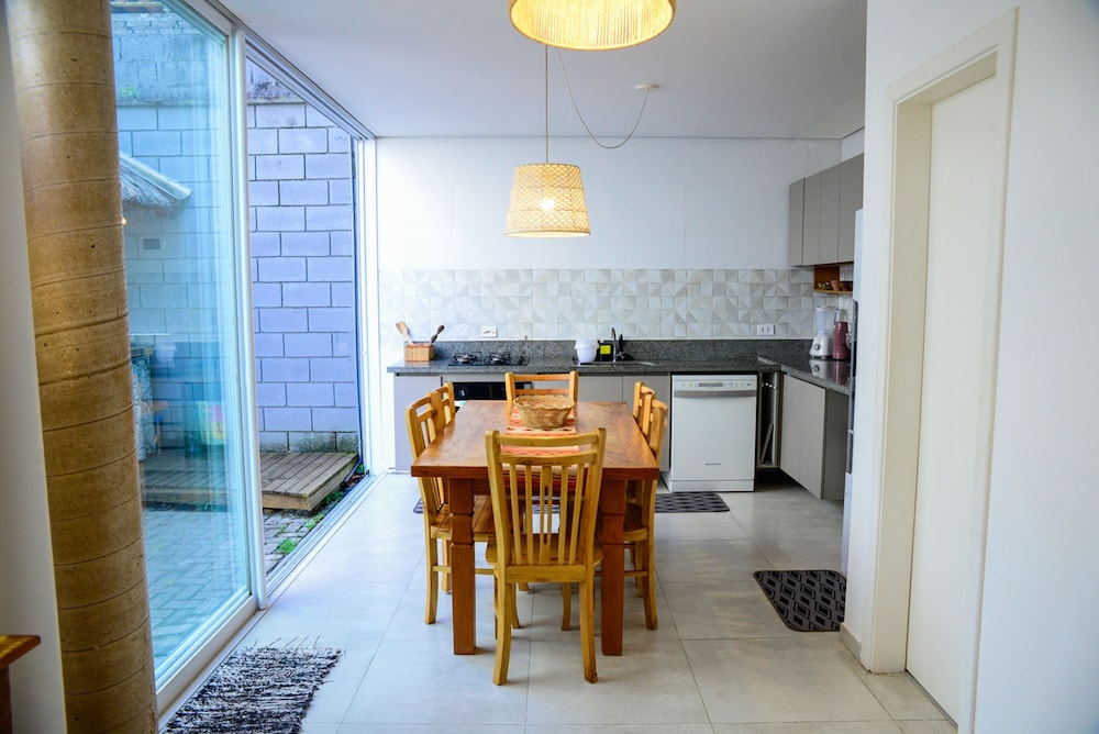 Casa c Piscina a 150m da Praia de Boi Ucanga