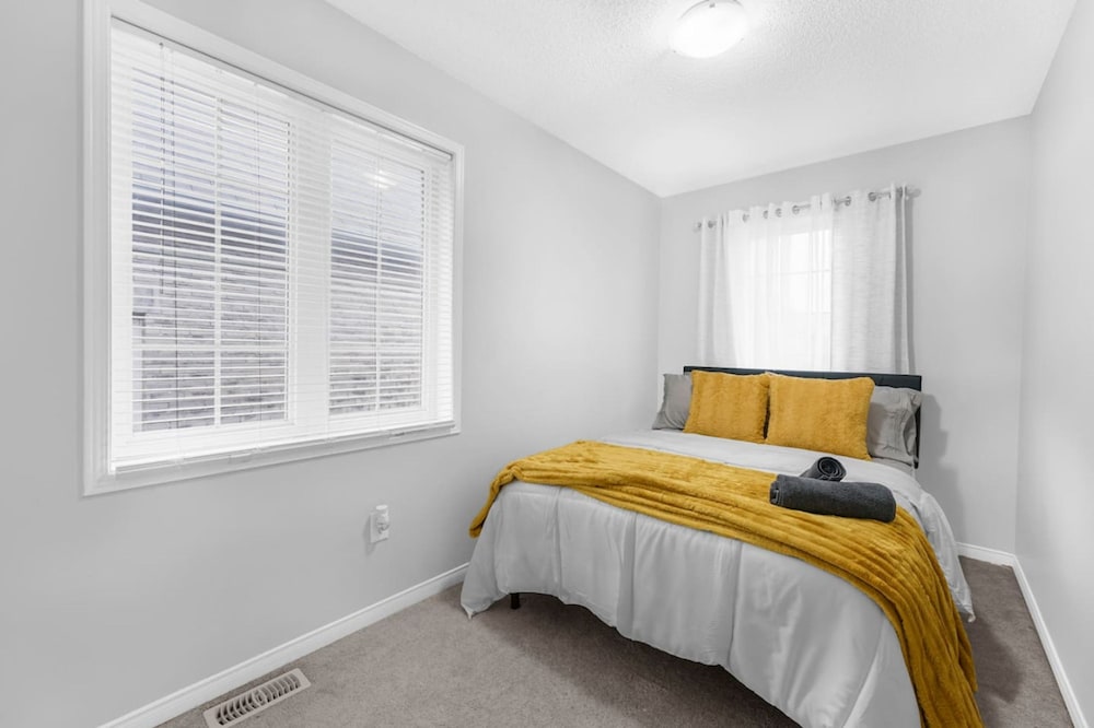 Chic 2BR House Newly Renovated Central Spot