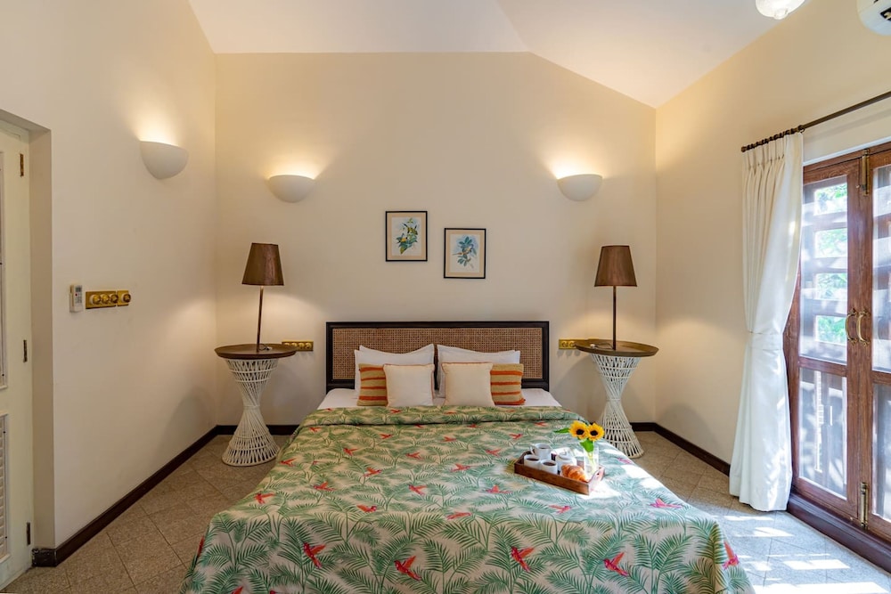 Loto Bianco by Hireavilla -4br w Pvt Pool Siolim