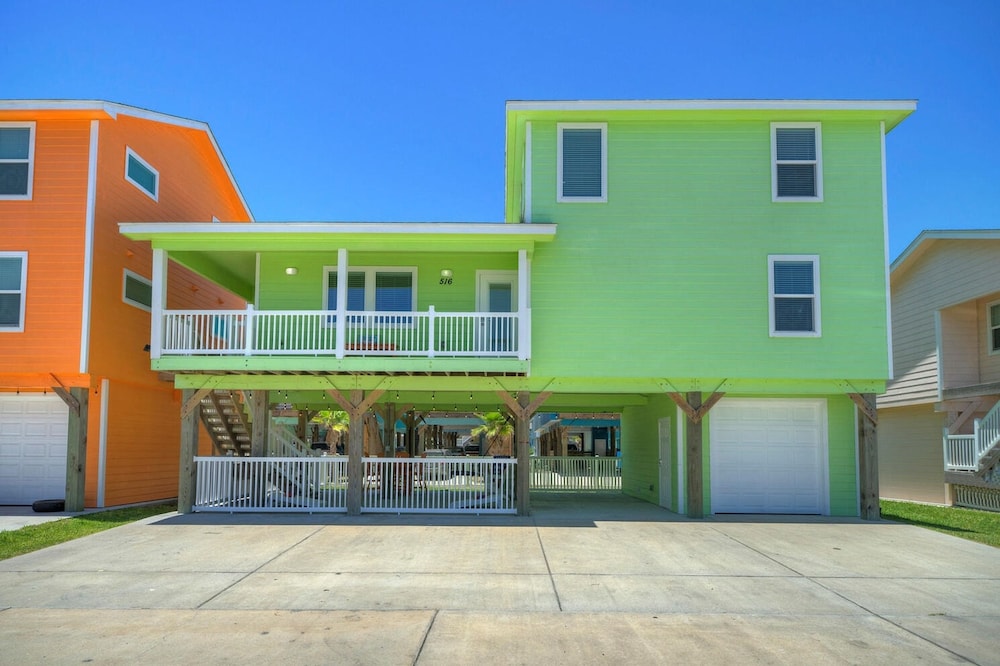 Reel Life Dreams by Avantstay Pool Near Beach
