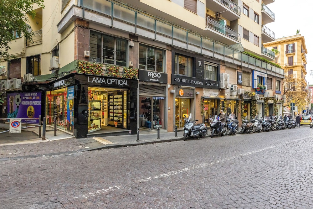 Colonna Classic Style Apartment