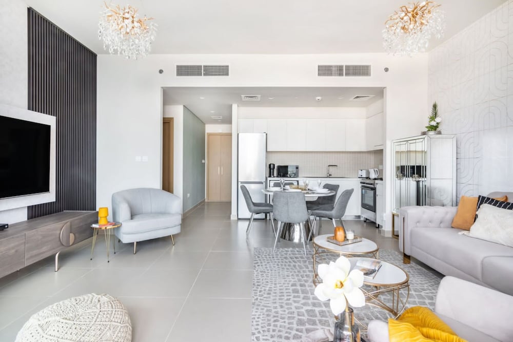 Luxury 2BR at Harbour Gate