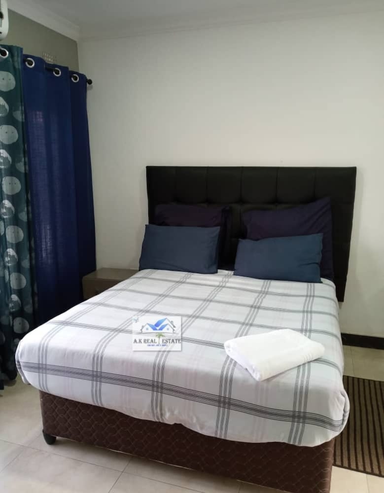 Bedroomed Fully Furnished Apartment Near East Park Mall view 2