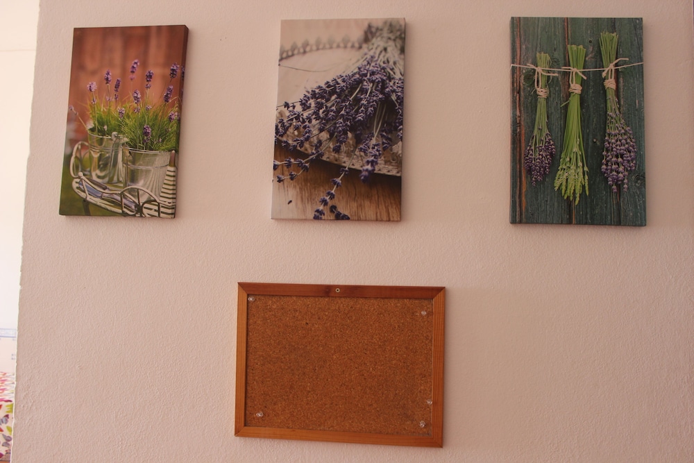 Ericeira Chill Hill Hostel & Private Rooms - Peach Garden