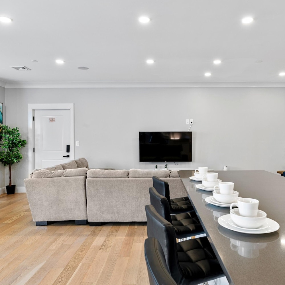 Boston Vacations - Luxury 2BD 2BA Near Logan Airport and T Station - Property Image 51
