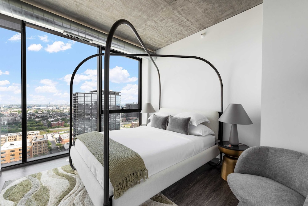 Cloud9 6 apt for 30ppl Fulton Market The Nouveau