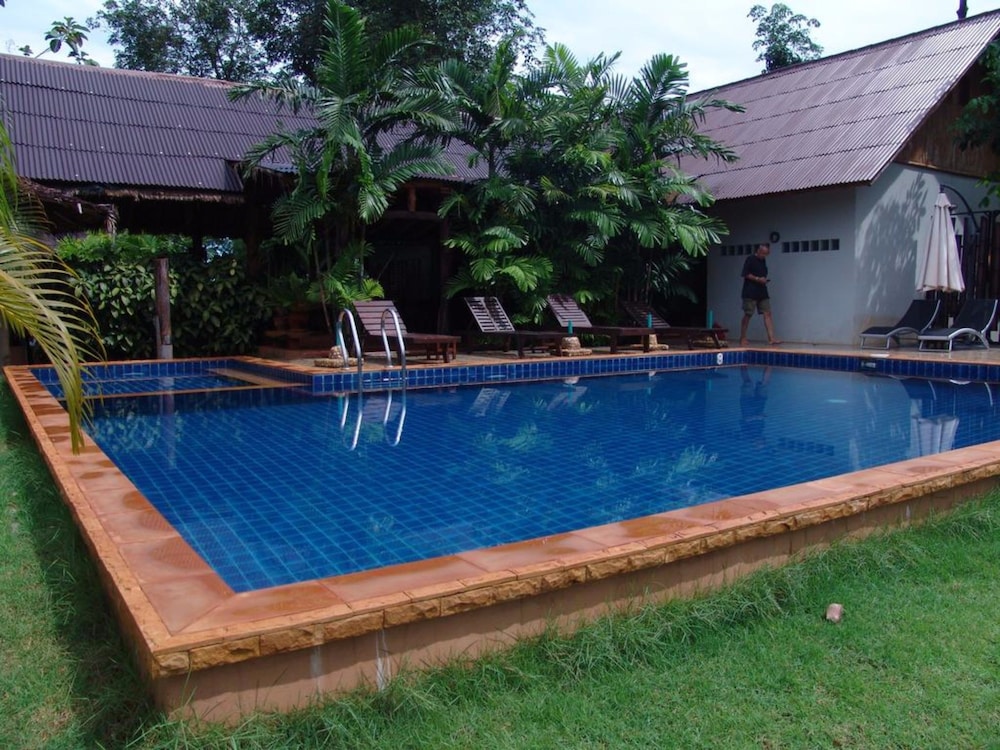 Bamboo Hideaway Resort