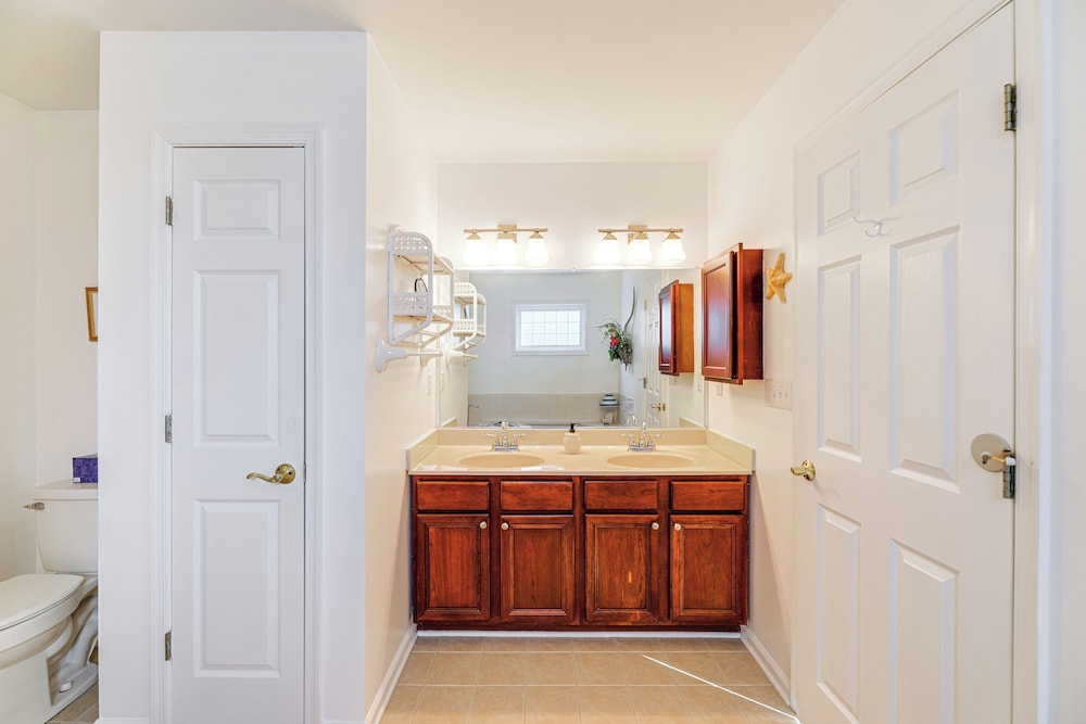 8 Mi to Beach: Ocean Pines Home Near Marina & Golf