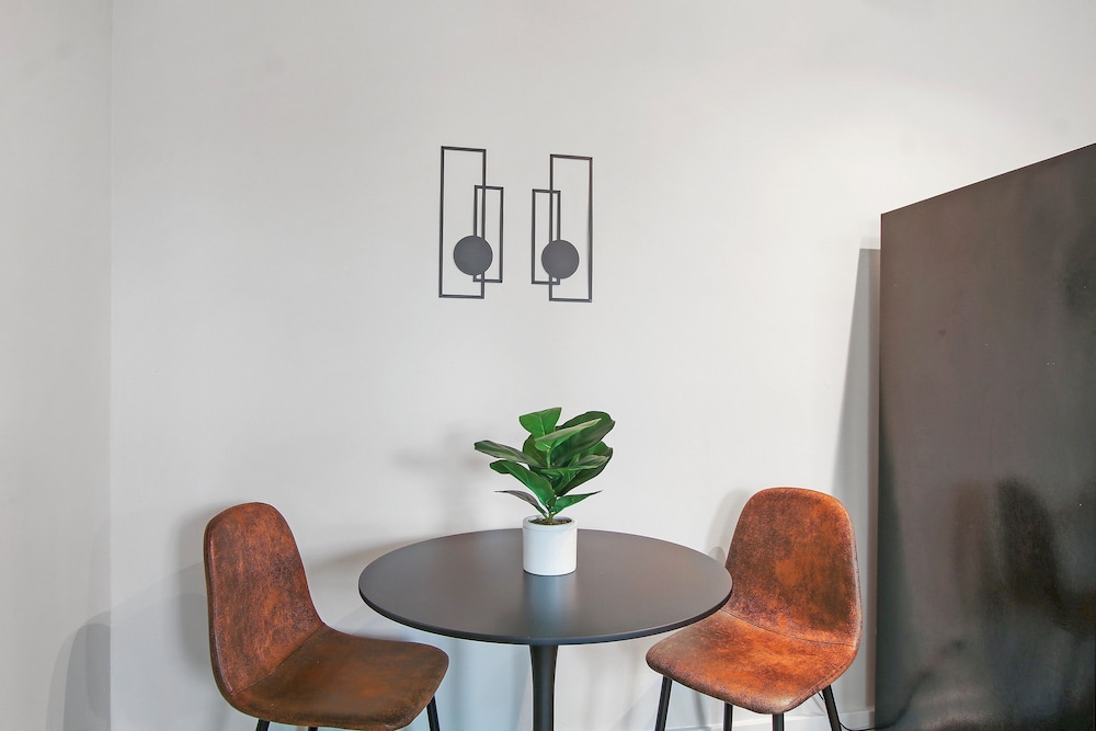 Chic 1BR - Harper rep