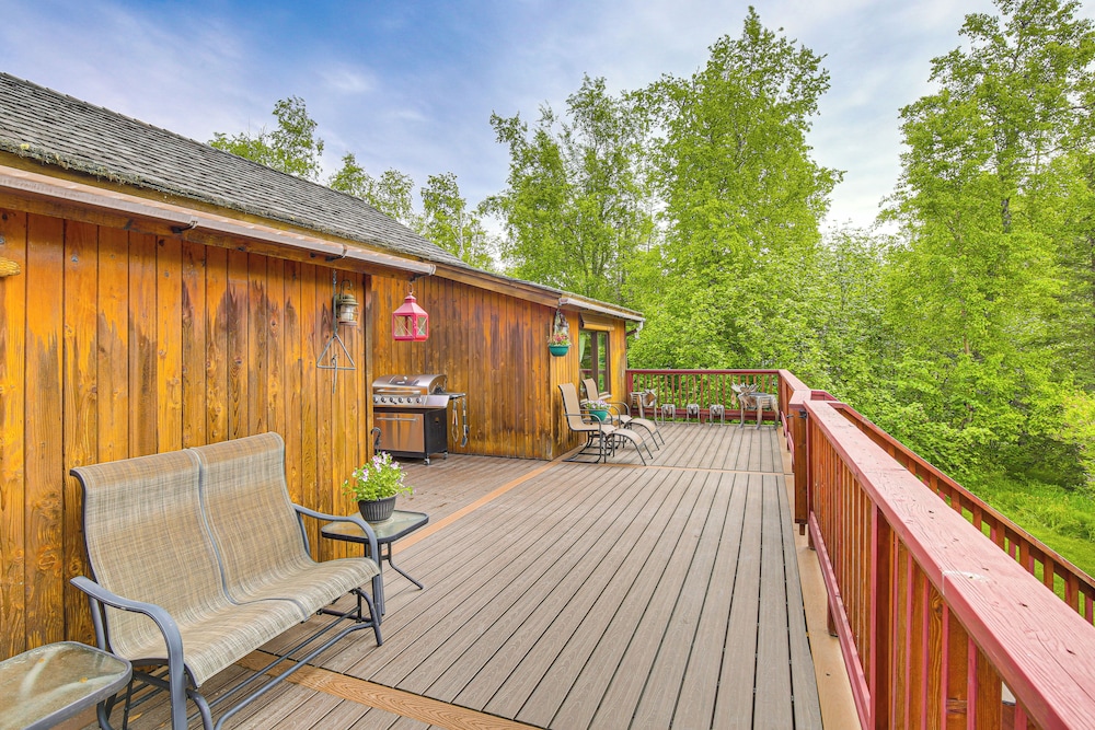 Beautiful Wasilla Home Rental w/ Deck & Gas Grill! view 4