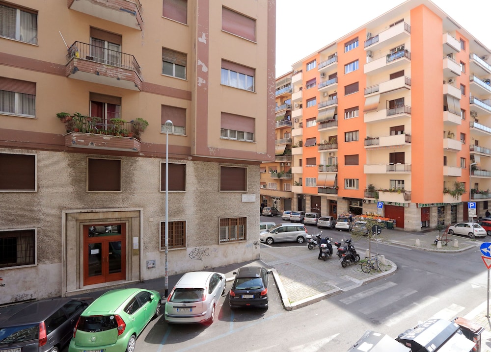 Lucky Domus Vatican apartment