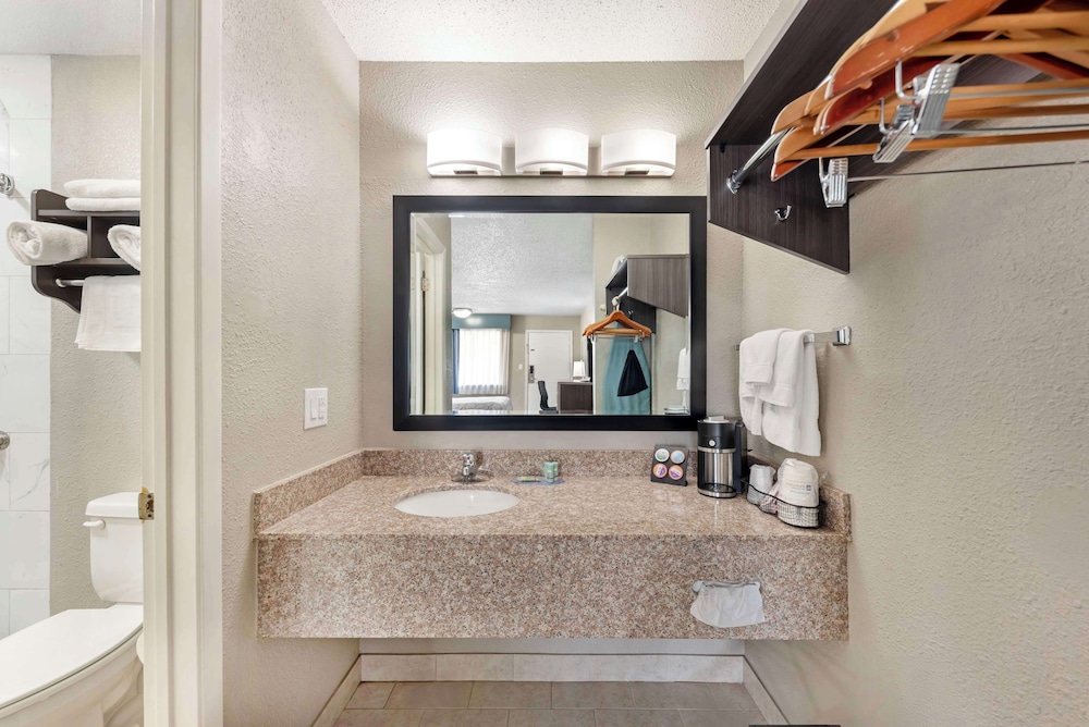 Best Western Post Oak Inn - Property Image 9