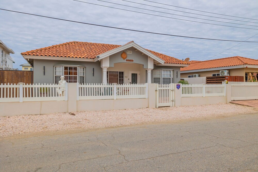 2br2ba Home w Private Pool Close 2 Beach BBQ