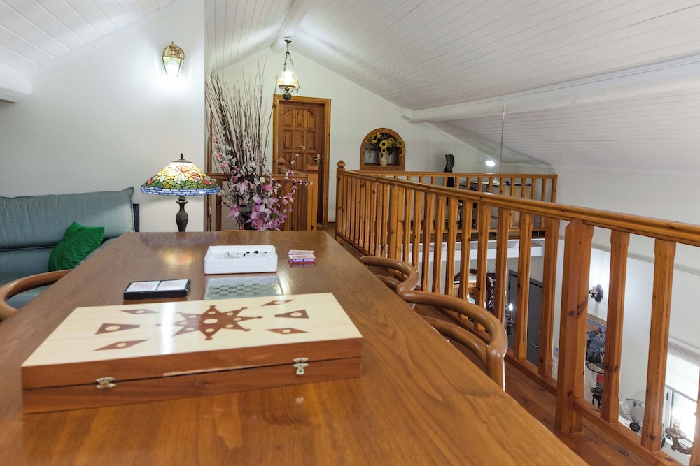 Deluxe 3 Bd House near Lagonisi w Garden view 5