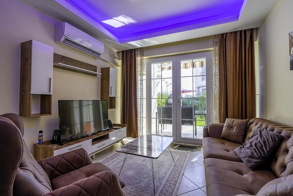 Chic Villa w Patio 5 min to Beach in Antalya