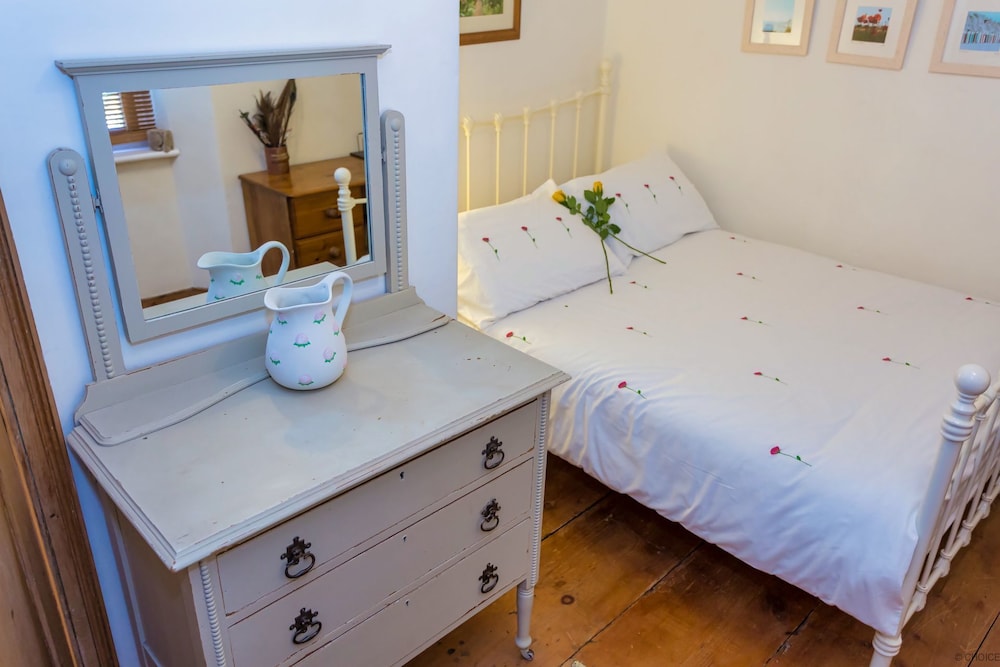 Braunton Magnolia Cottage 3 Bedrooms view 3