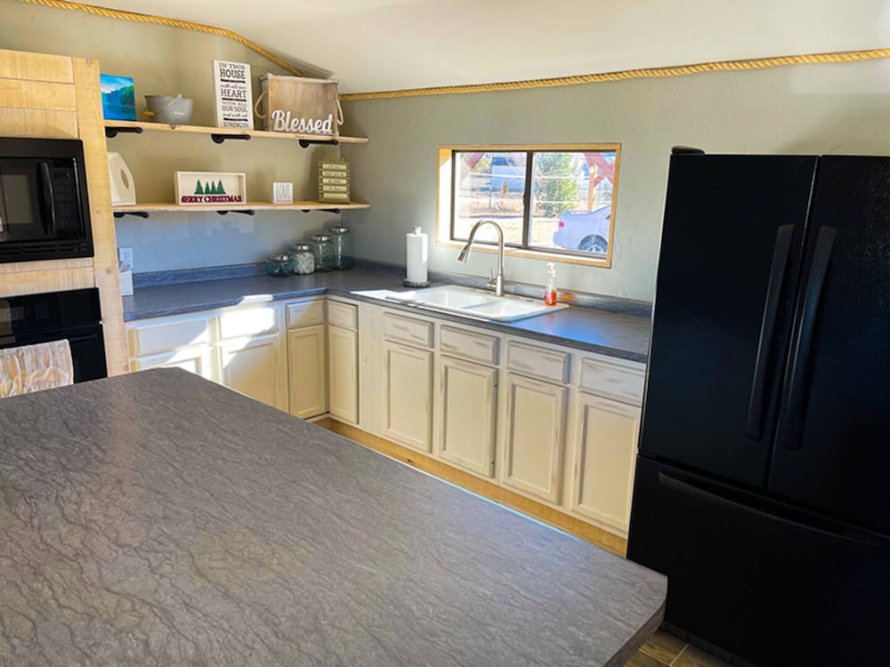 Zebra Refuge Cottage-wild Unique Prescott Stay