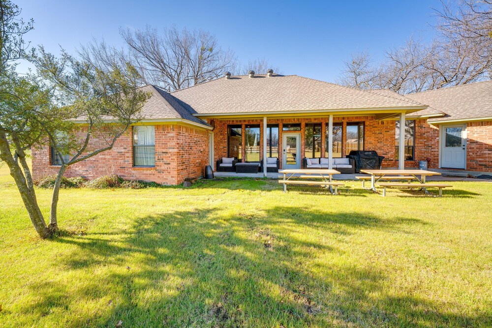 ~ 3 Mi to Dtwn: Aubrey Vacation Rental w/ Patio! view 4