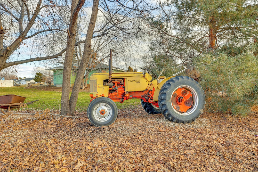 1 Mi to Old Town: Central Meridian Home