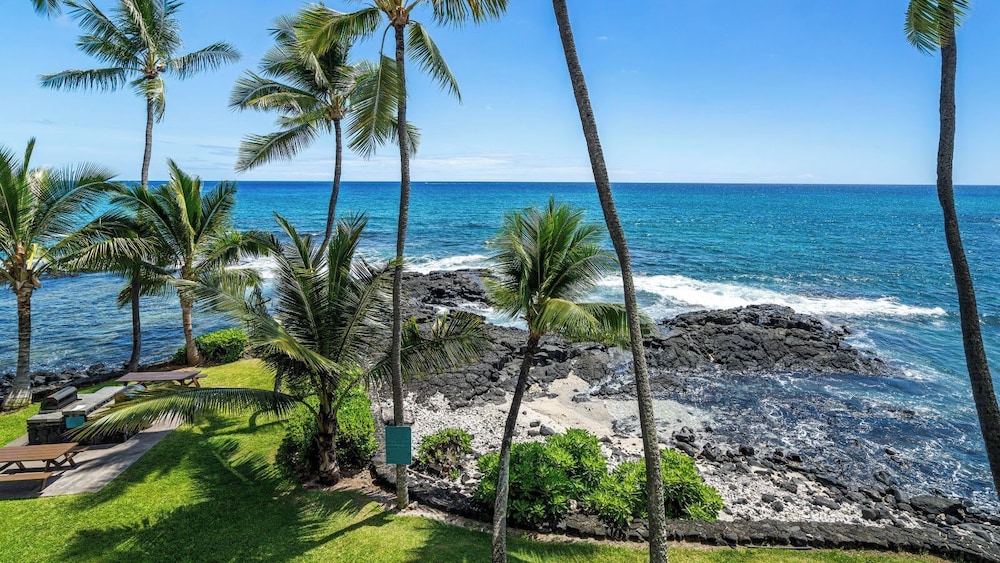 Ocean Front With Private Lanai - In-unit AC - Vrkcv