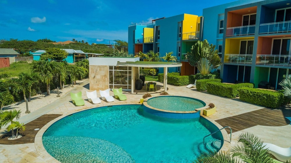 Beautiful Condo w 2BR 2BA Groundfloor Pool Access