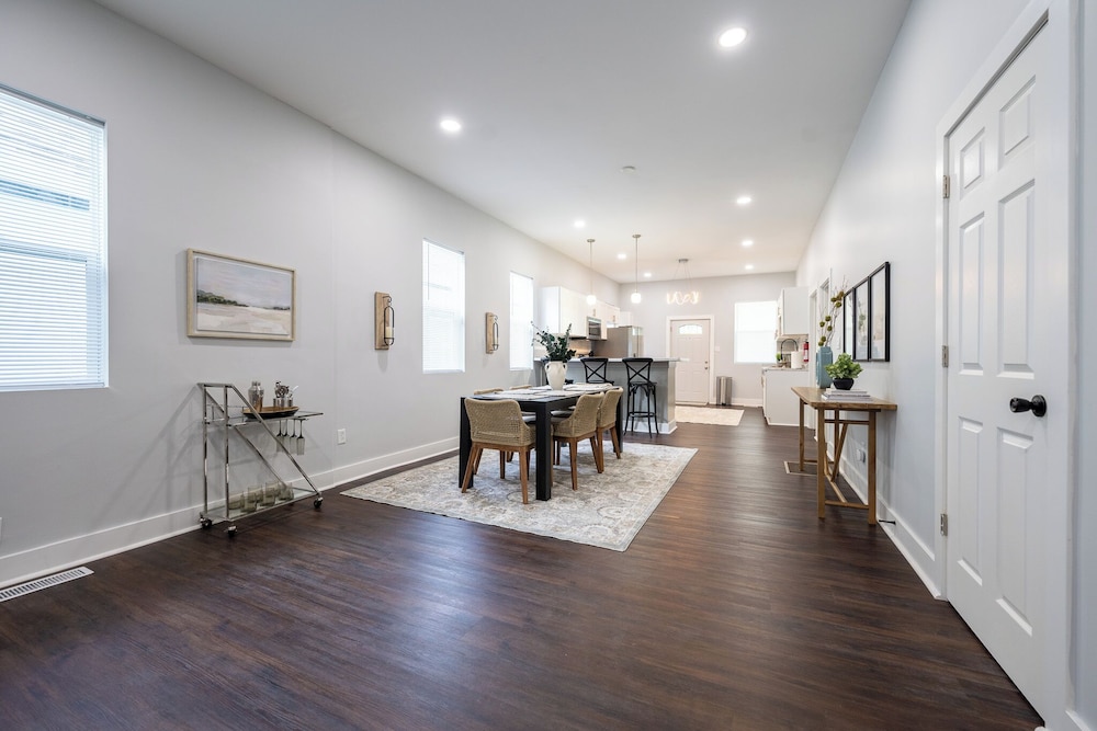 Spacious 5-Bedroom Blue Bungalow