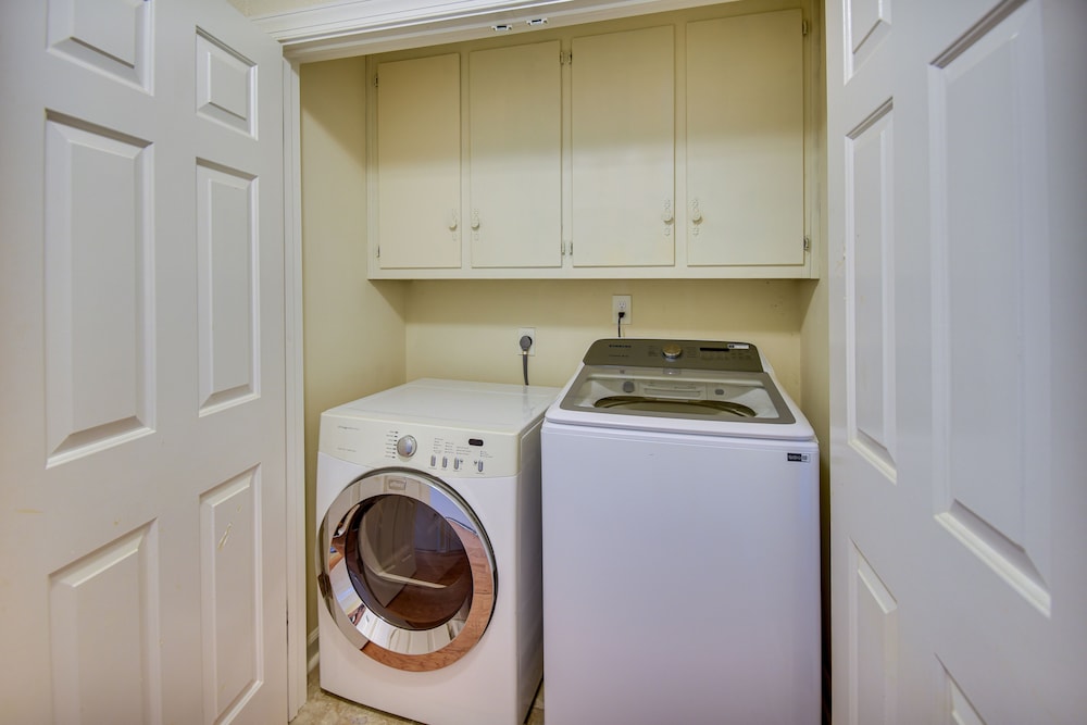 Chesapeake Vacation Rental ~ 9 Mi to Norfolk! view 5